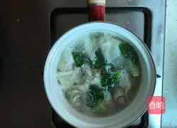 Illustration of how to make wontons 7