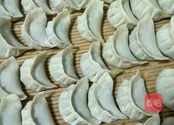 Illustration of how to make fennel stuffed dumplings 7