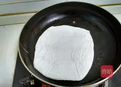 Illustration of how to make ham and egg hand cakes 4