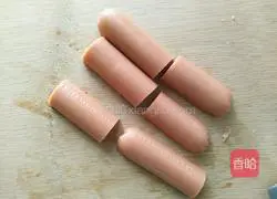 Illustration of how to make egg and ham sausage sandwich 2