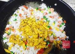 Illustration of how to make colorful fried rice 6