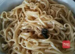 Chicken in Illustration of cooking noodles with oil 5