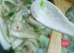 Illustration of cooking noodles with mushrooms and cabbage 11