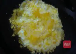 Illustration of how to make egg fried rice 7