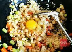 Illustration of how to make fried rice with fish balls and eggs 5