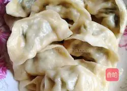 Illustration of how to make three fresh dumplings 4