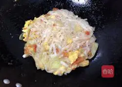 Illustration of how to make tomato, egg, cabbage and fried noodles 9