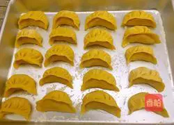 Illustration of how to make corn and pork dumplings 15