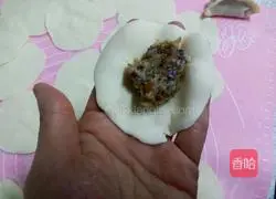 Illustration of how to make pork and onion dumplings 15