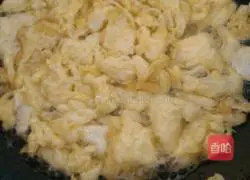 Illustration of how to make egg and fennel buns 3