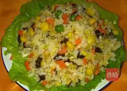 Illustration of how to make colorful egg fried rice 7