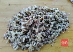 Illustration of how to make mushroom, pork and carrot dumplings 7