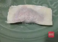 Illustration of how to make small wontons stuffed with mushrooms and carrots 7