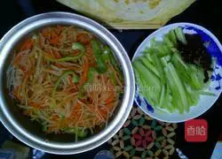 Illustration of how to make shredded potato burritos 10