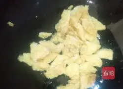 Illustration of how to make tomato and green pepper fried rice 4