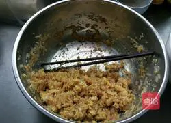 Illustration of how to make cabbage and pork dumplings 5