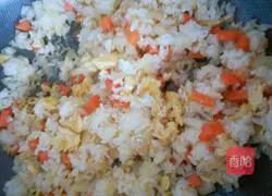 Illustration of how to make egg fried rice 9