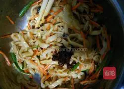 Illustration of how to make dried carrot noodles 5