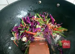 Illustration of how to make stir-fried noodles with mixed vegetables and shredded chicken 4