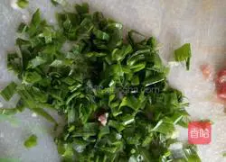 Illustration of how to make celery and pork dumplings 3