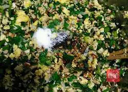 Illustration of how to make vegetarian dumpling fillings 9