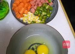 Illustration of how to make egg fried rice 1