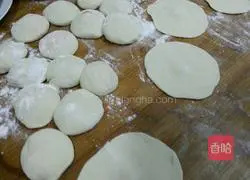 Illustration of how to make leek buns 3