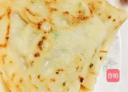 Illustration of how to make golden batter cake 6