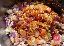 Illustration of how to make colorful vegetable fried rice 8