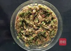 Illustration of how to make shrimp and parsley wontons 14