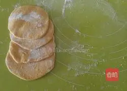 Illustration of how to make rose steamed buns 6