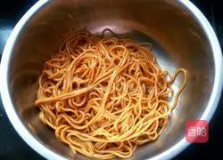 Illustration of how to make five-spice noodles 10