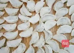 Illustration of how to make fennel and egg vegetarian dumplings 13