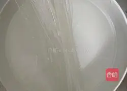 Illustration of how to make flower nail powder 4