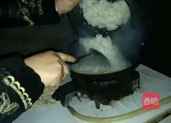 Illustration of how to make egg fried rice 3