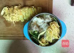 Illustration of how to make wontons 9