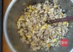 Mushrooms and chives baked into lotus leaf cake.Recipe 3