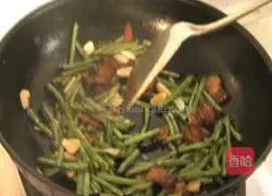 Illustration of home-style fried beans and noodles 6