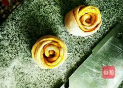 Rose Illustration of how to make pumpkin steamed buns 6