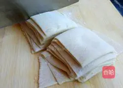 Illustration of how to make spicy and sour wontons 3