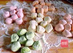 Illustration of how to make meat, three fresh and colorful dumplings 7