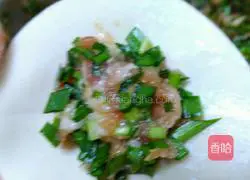 Illustration of how to make dumplings stuffed with chives and pork 6