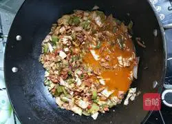 Illustration of how to make hand-pulled fried noodles 10