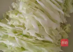 Illustration of how to make fried noodles with cabbage and eggs 2