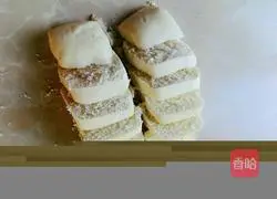 Illustration of how to make egg steamed buns 2