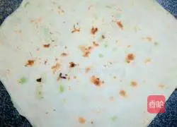 Illustration of how to make green onion layer cake 16