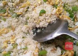 Illustration of how to make bell pepper fried rice 5
