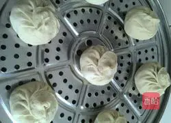 Illustration of how to make sweet potato noodles and mountain vegetable buns 17