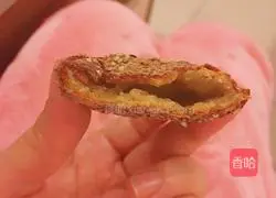 Illustration of how to make sugar-centered sesame cake 16