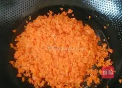 Illustration of how to make carotene stuffed dumplings 5